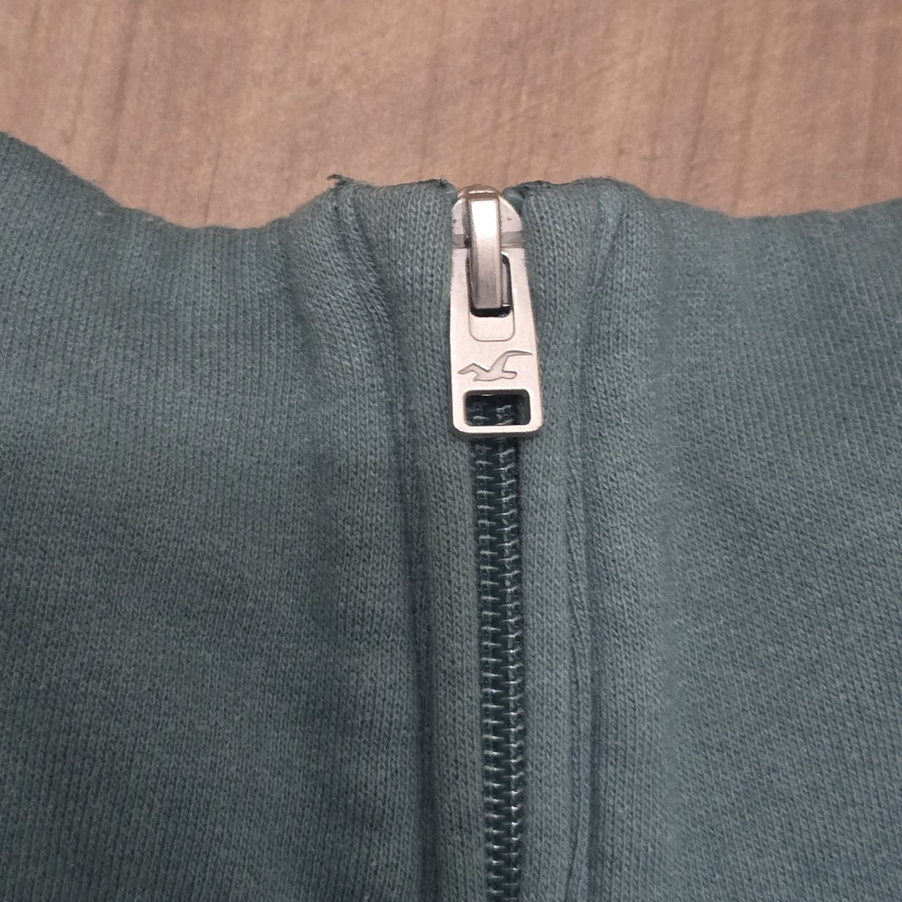 Hollister Green Women's Crop Sweater - Picture 9 of 10